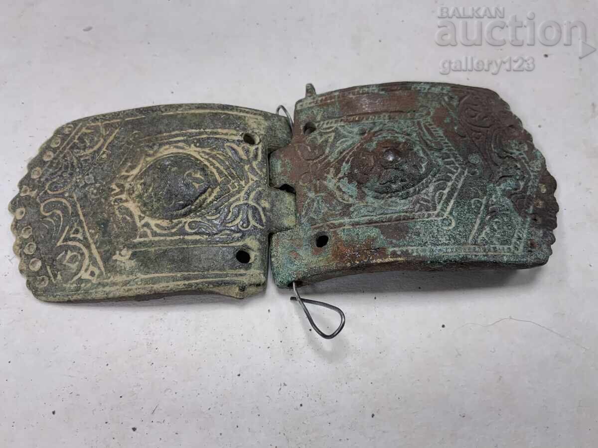 Pafte renascentiste din bronz turnat Pafte renascentiste din bronz turnat