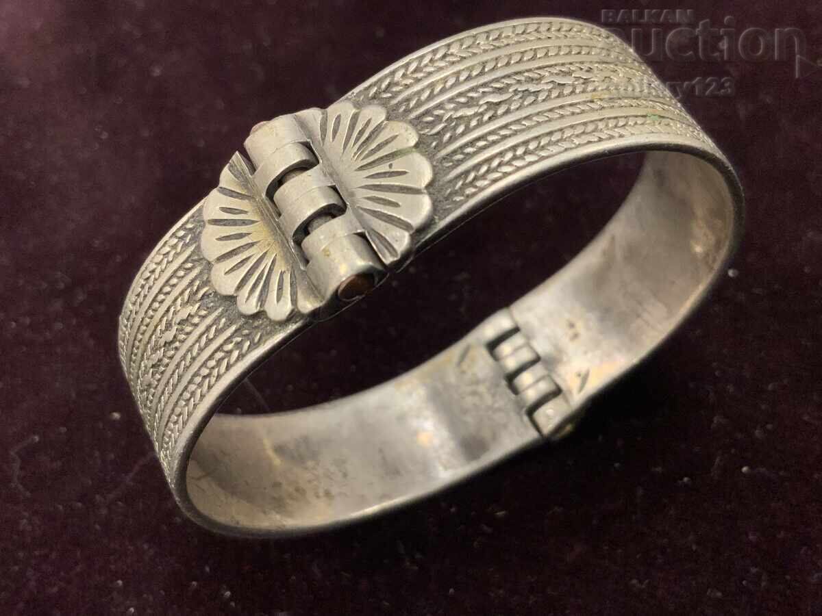 Brățara Revival a lovit argintiu