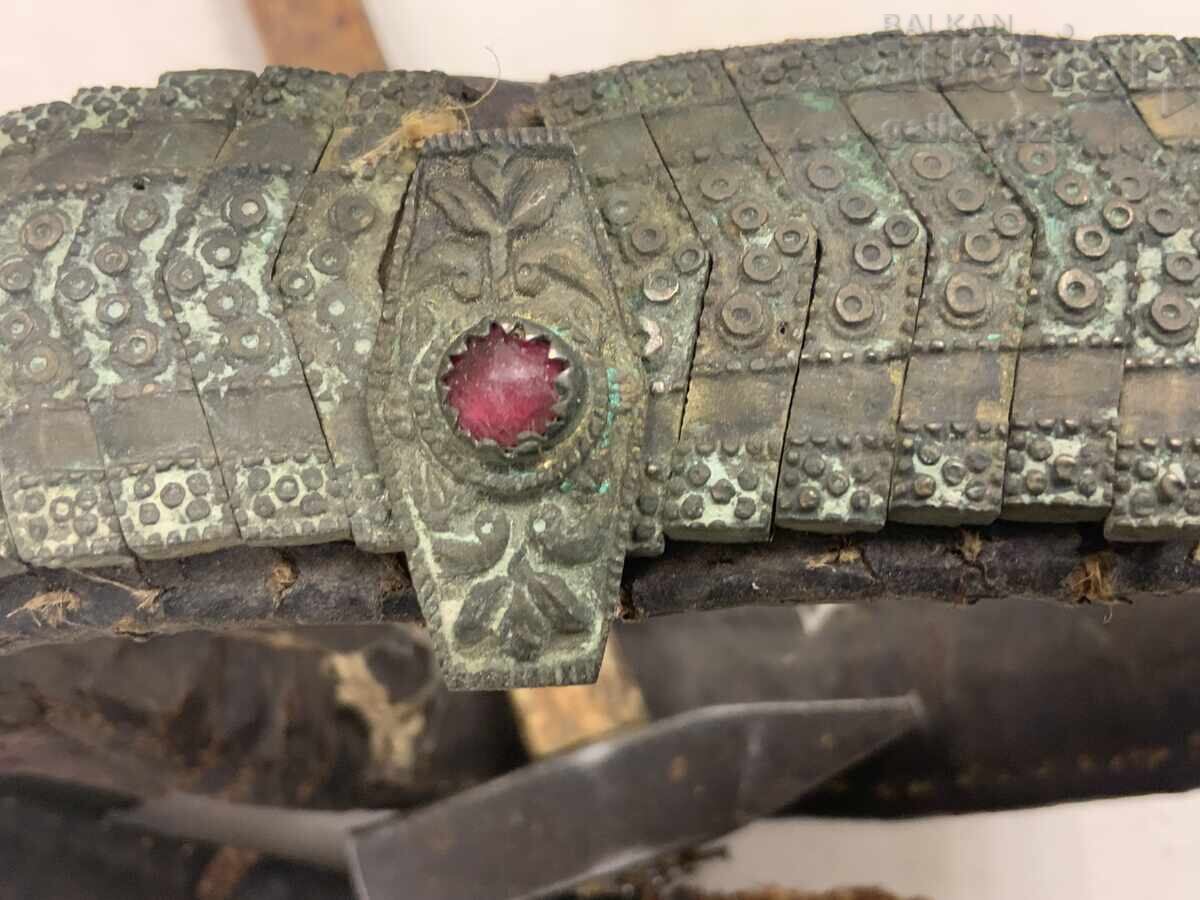 Аукцион Възрожденски колан сребро сечан кожа реставрация