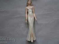 Порцеланова фигура 23см марка