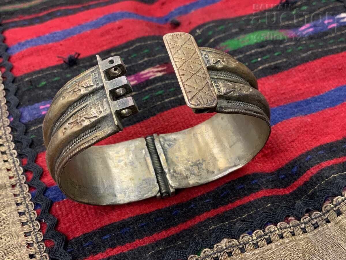 Brățara Revival a lovit argintiu cu preț 0.01 BGN | € 0.01 Brățara Revival a lovit argintiu cu preț 0.01 BGN | € 0.01