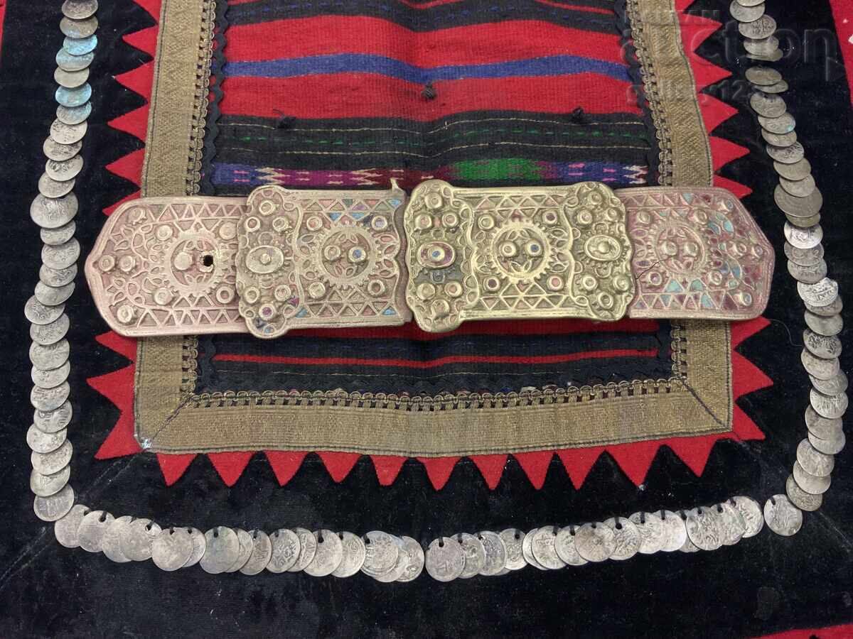 Paftă renascentistă bronz turnat secolul al XVIII-lea cu preț 0.01 BGN | € 0.01 Paftă renascentistă bronz turnat secolul al XVIII-lea cu preț 0.01 BGN | € 0.01