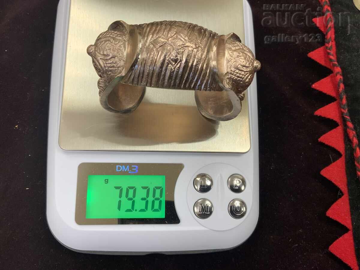 Brățară de argint tăiată cu cupă, tip reîncarnare cu preț 0.01 BGN | € 0.01 Brățară de argint tăiată cu cupă, tip reîncarnare cu preț 0.01 BGN | € 0.01