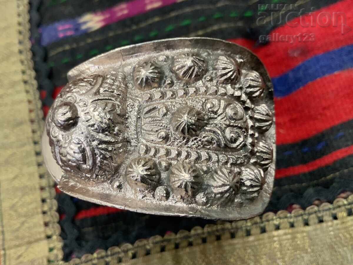 Licitație Brățară de argint tăiată cu cupă, tip reîncarnare Licitație Brățară de argint tăiată cu cupă, tip reîncarnare