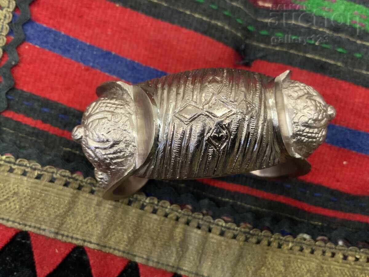 Livrarea Brățară de argint tăiată cu cupă, tip reîncarnare Livrarea Brățară de argint tăiată cu cupă, tip reîncarnare