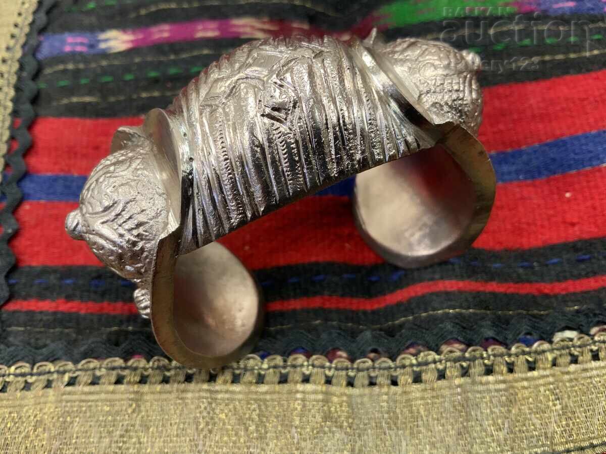 Brățară de argint tăiată cu cupă, tip reîncarnare Brățară de argint tăiată cu cupă, tip reîncarnare