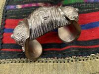 Brățară de argint tăiată cu cupă, tip reîncarnare