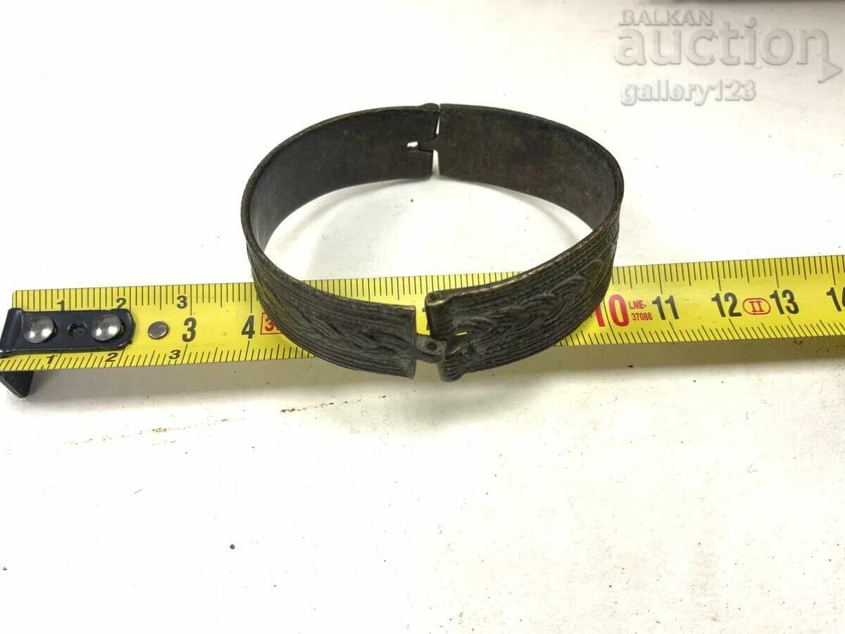 Delivery of Renaissance bracelet