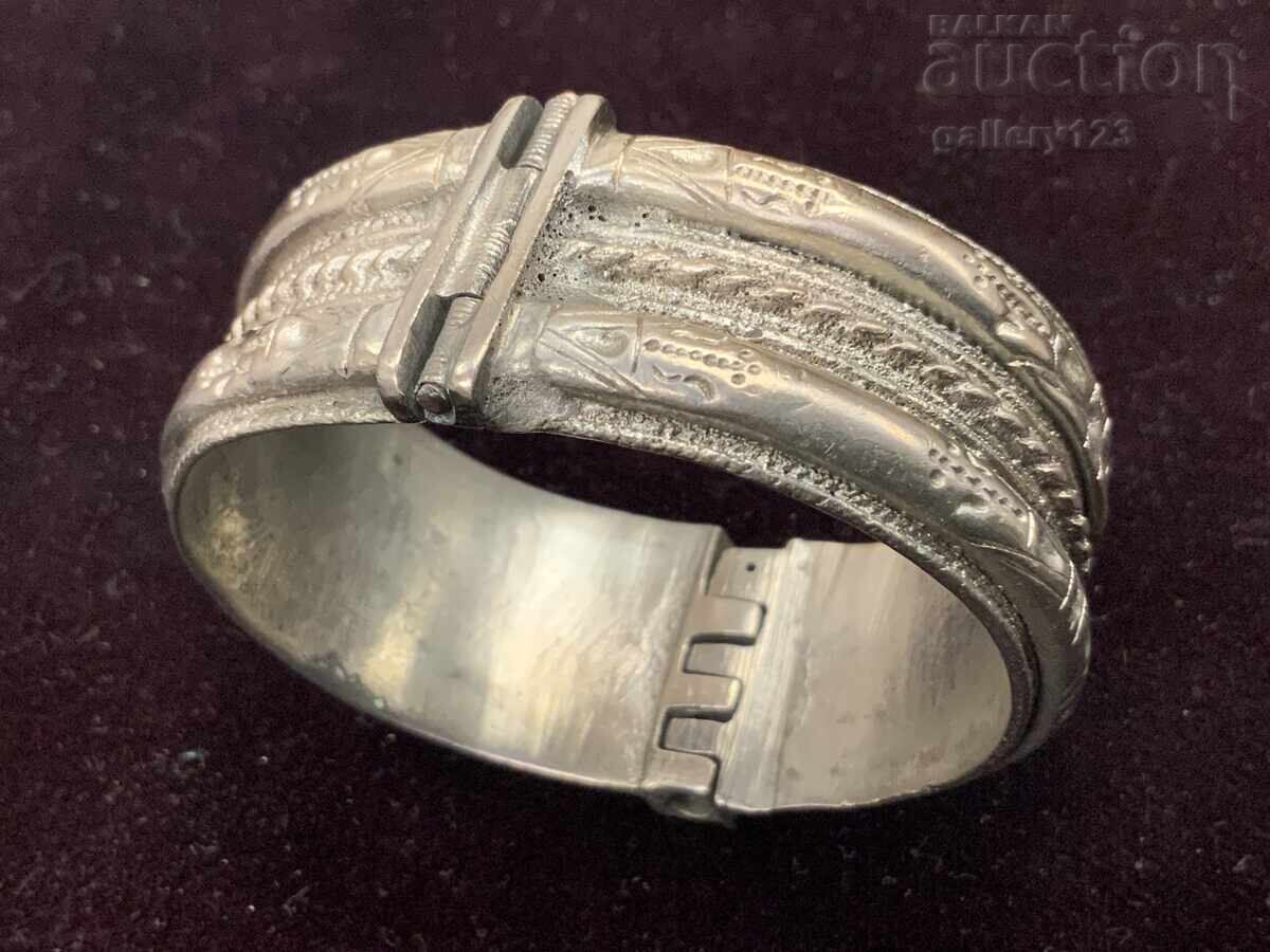 Brățara Revival a lovit argintiu Brățara Revival a lovit argintiu