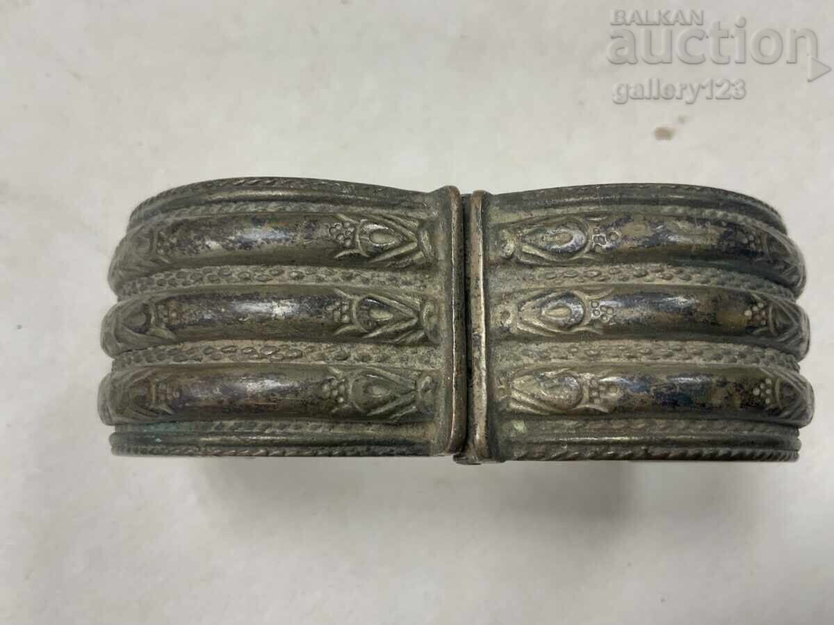 Licitație Brățara Revival a lovit argintiu Licitație Brățara Revival a lovit argintiu