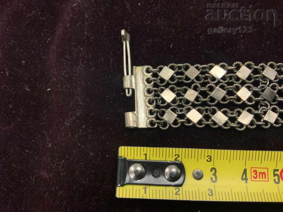 Brățară renascentistă argint aurită gravură cu preț 0.01 BGN | € 0.01 Brățară renascentistă argint aurită gravură cu preț 0.01 BGN | € 0.01