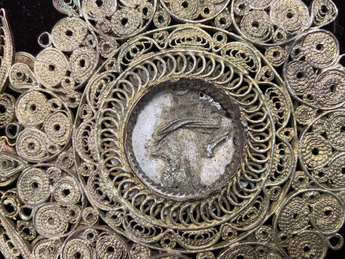 Доставка на Възрожденски сребърен филигран накит позлата