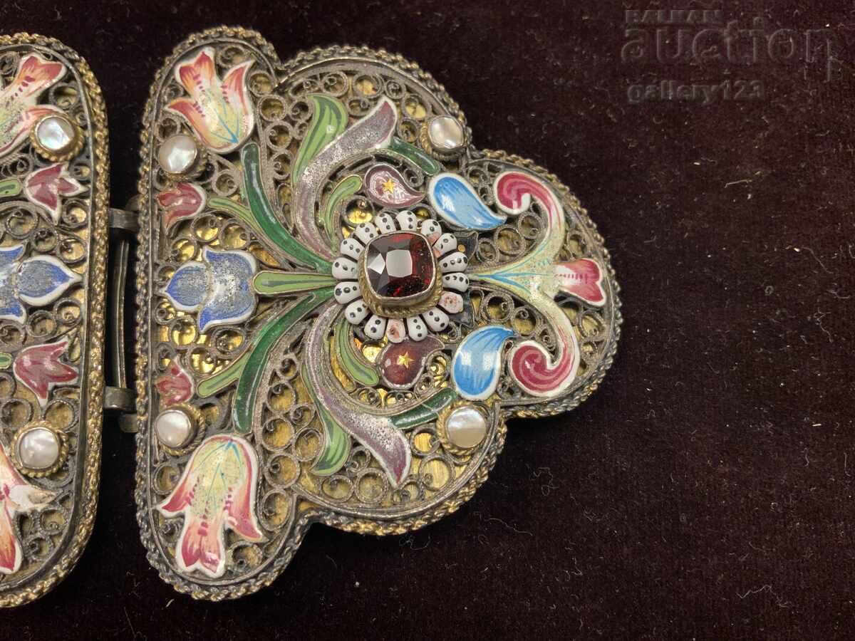 Licitație Vechi paftale de argint, marcate, email colorat pictat Licitație Vechi paftale de argint, marcate, email colorat pictat