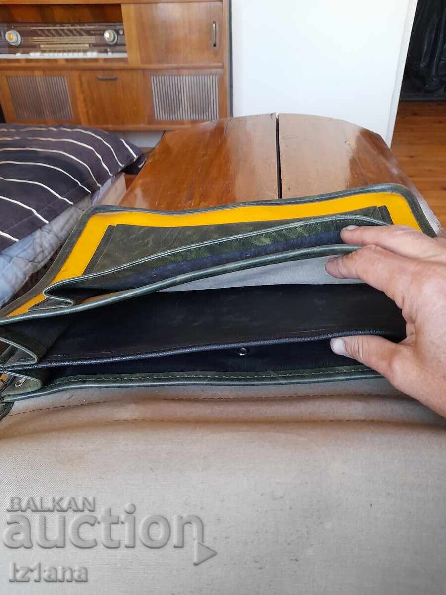 Livrarea Geanta de scoala veche