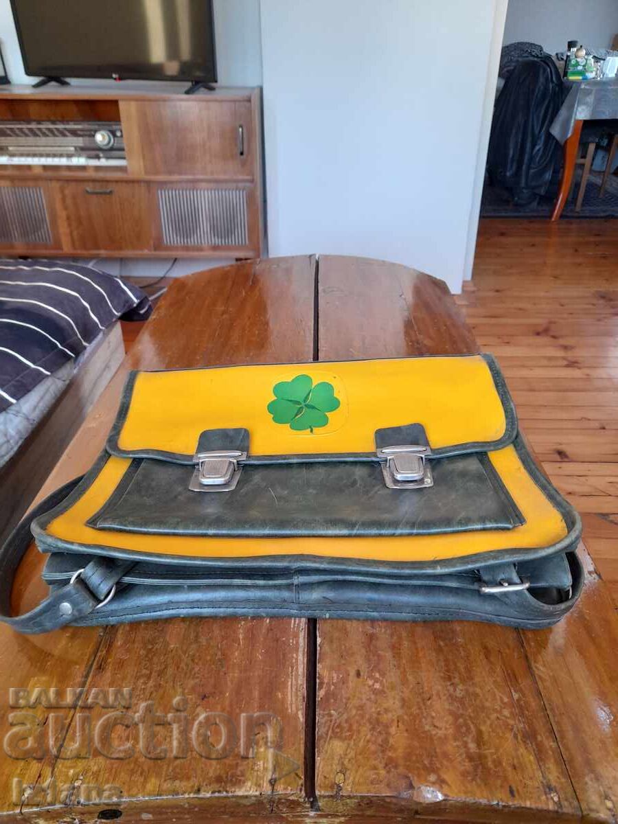 Geanta de scoala veche