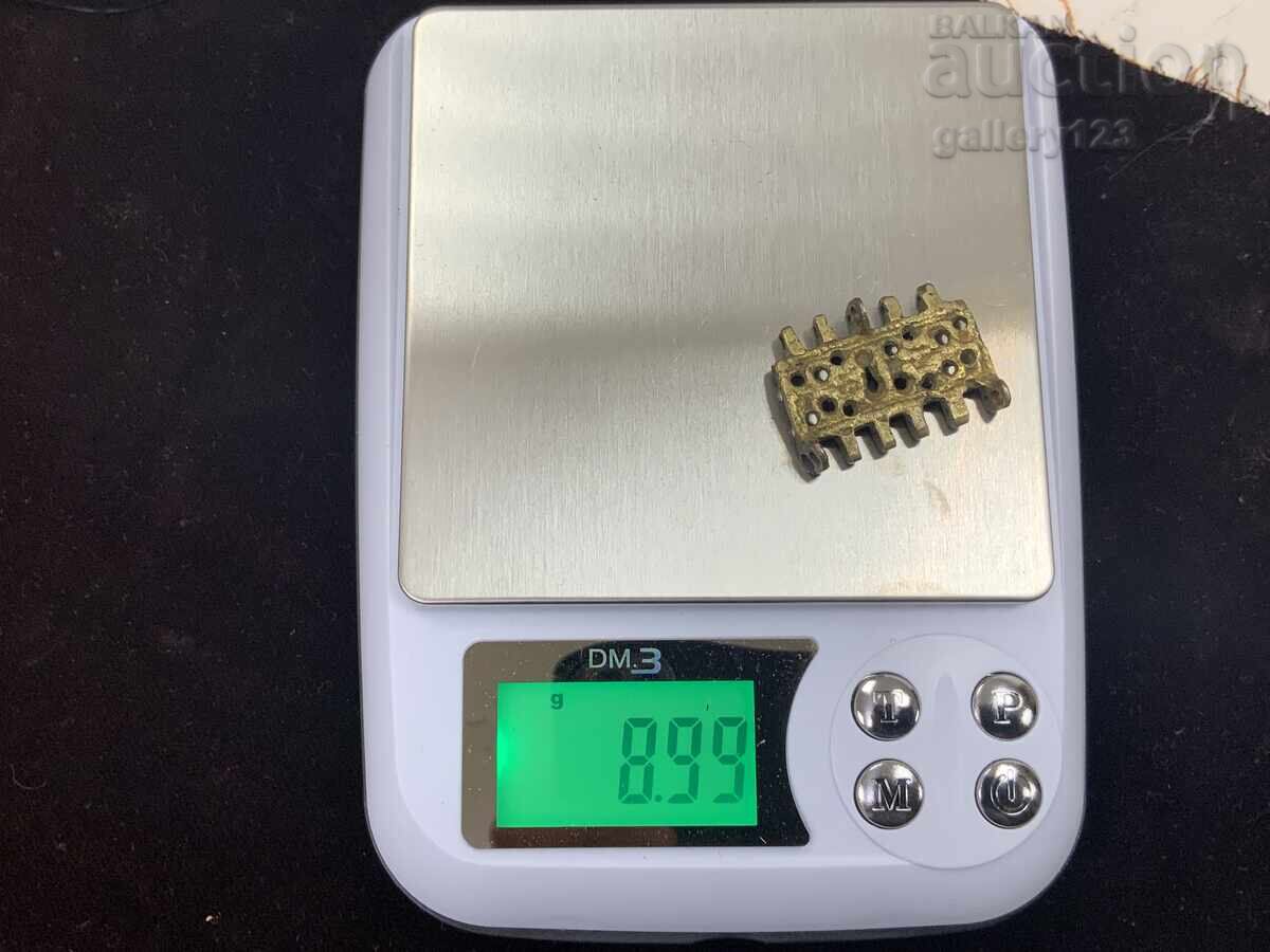 Licitație Detaliu de brățară renascentistă argint ștanțat aurit Licitație Detaliu de brățară renascentistă argint ștanțat aurit