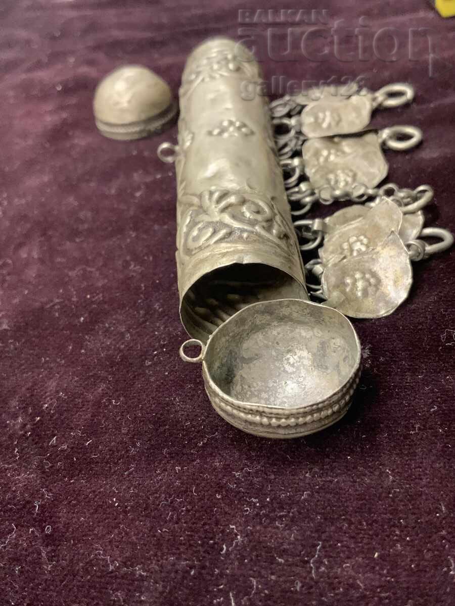 Bijuterii revival tăiate din argint mosc forjat cu preț 0.01 BGN | € 0.01 Bijuterii revival tăiate din argint mosc forjat cu preț 0.01 BGN | € 0.01