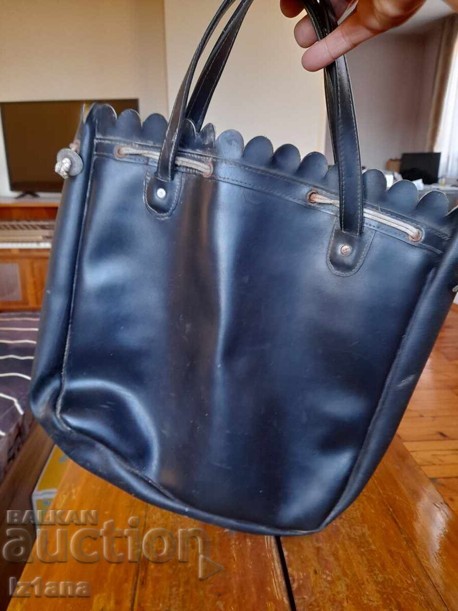 Аукцион Стара пазарска кожена чанта Аукцион Стара пазарска кожена чанта