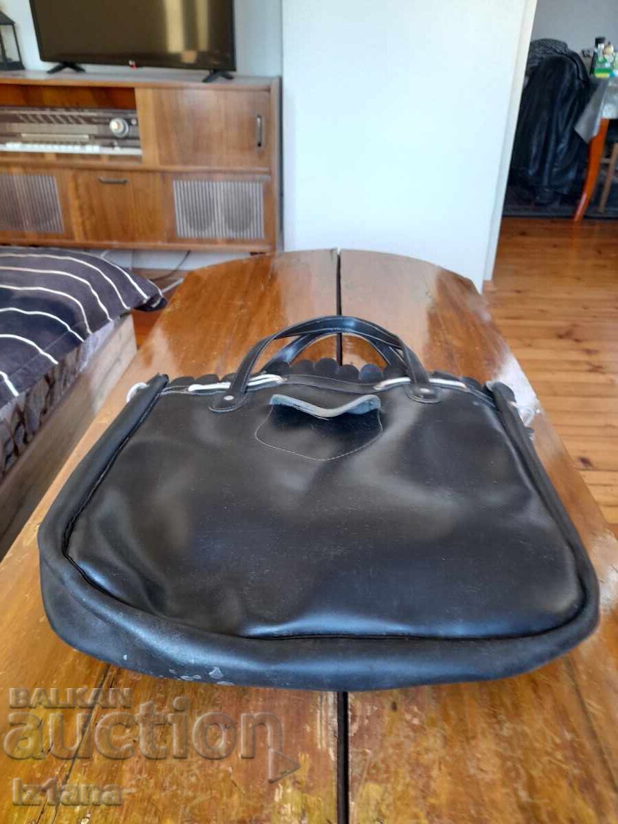 Стара пазарска кожена чанта Стара пазарска кожена чанта