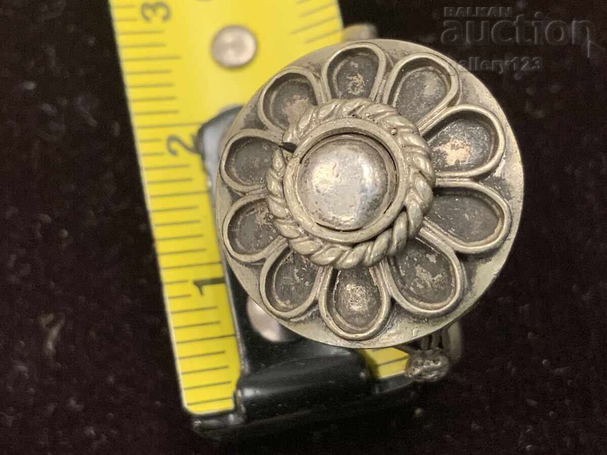 An old silver ring with price 0.01 BGN | € 0.01 An old silver ring with price 0.01 BGN | € 0.01