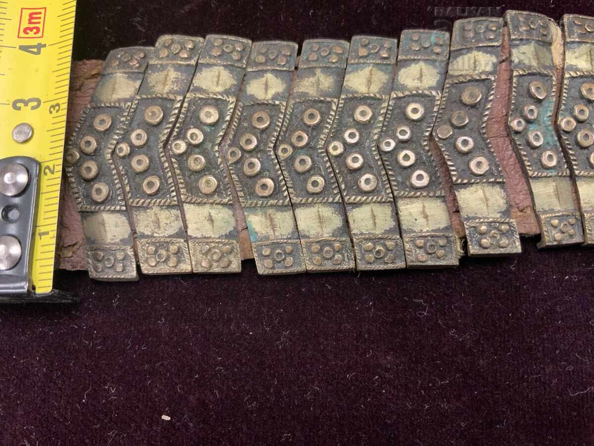 Licitație Parte dintr-o centură renascentistă din argint sculptat Licitație Parte dintr-o centură renascentistă din argint sculptat