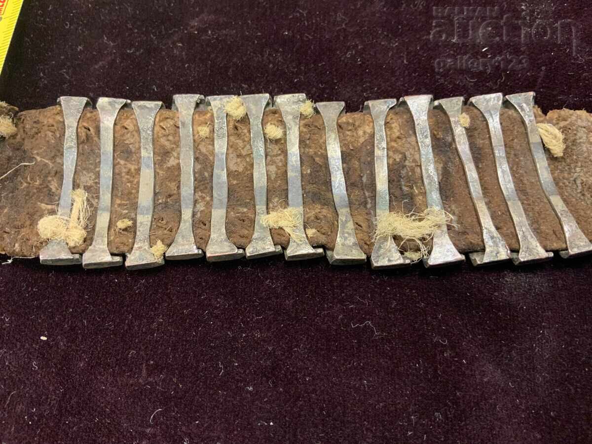 Livrarea Parte dintr-o centură renascentistă din argint sculptat Livrarea Parte dintr-o centură renascentistă din argint sculptat