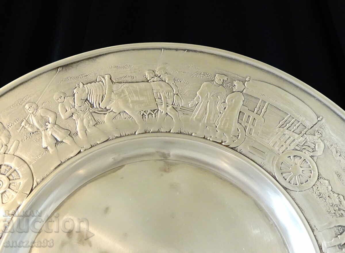 Farfurie de staniu cu caravană comercială, călăreți, armată cu preț 46.00 BGN | € 23.52