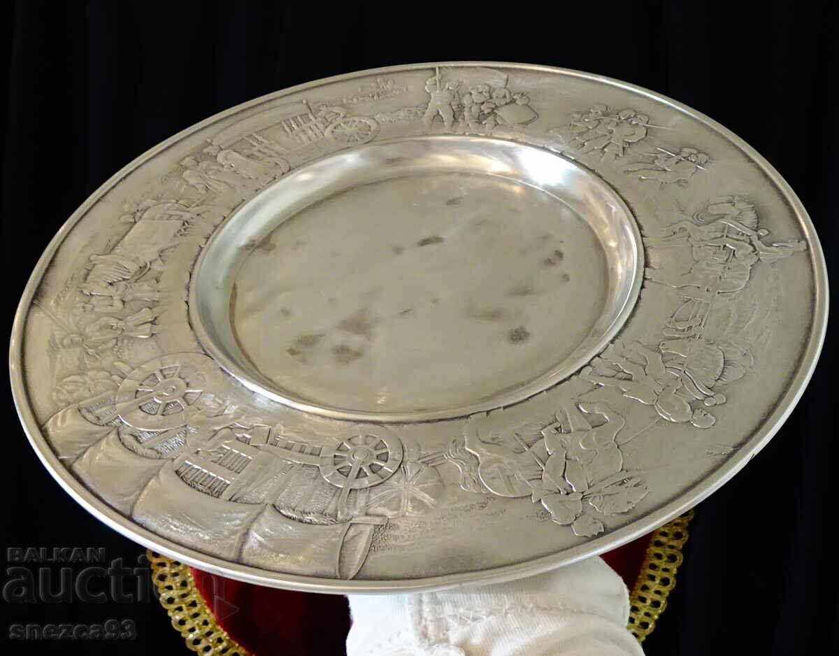 Farfurie de staniu cu caravană comercială, călăreți, armată - 5