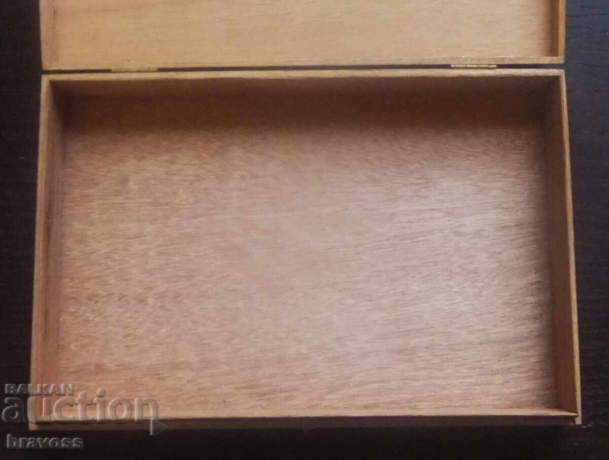 Κουτί πούρων/τσιγάρων με τιμή 4.00 BGN | € 2.05