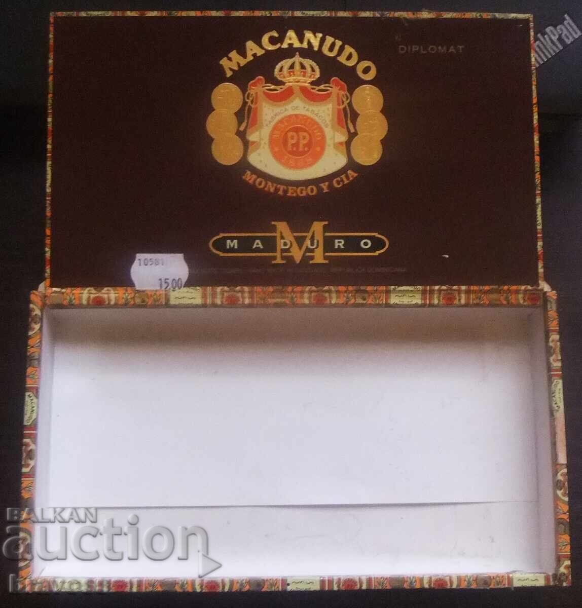 Κουτί πούρων/τσιγάρων με τιμή 4.50 BGN | € 2.30 Κουτί πούρων/τσιγάρων με τιμή 4.50 BGN | € 2.30