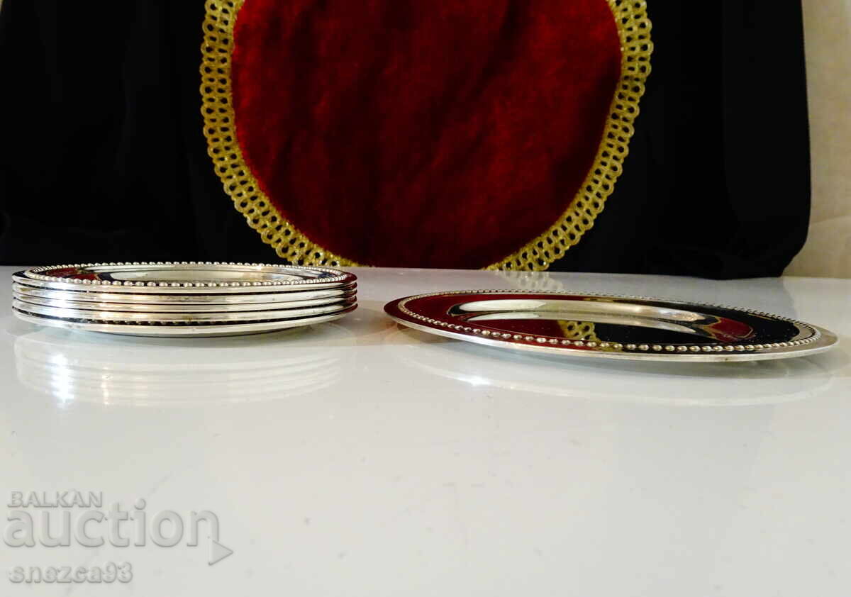 Посребрени бронзови чинии,перлен релеф. - 7