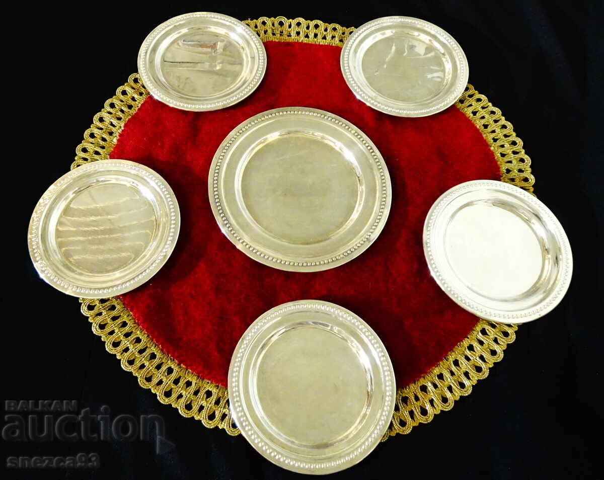 Посребрени бронзови чинии,перлен релеф.