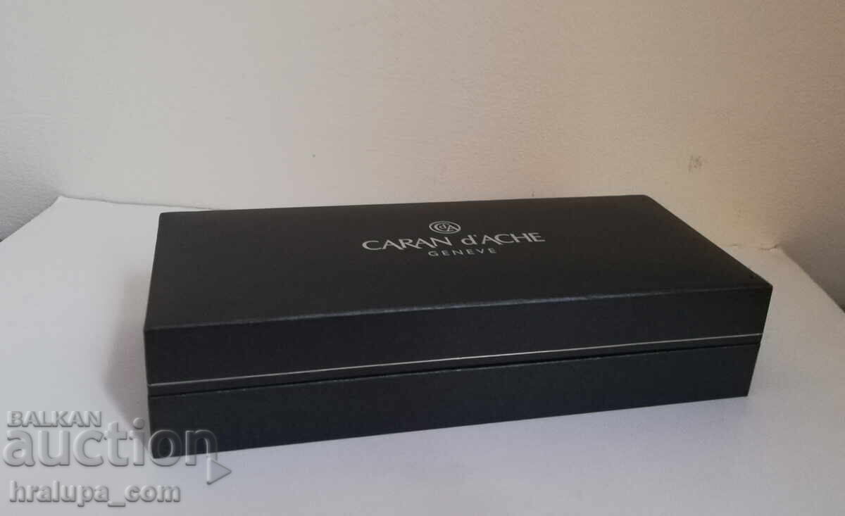 Cutie pentru pixuri Caran d'Ache cu preț 15.00 BGN | € 7.67 Cutie pentru pixuri Caran d'Ache cu preț 15.00 BGN | € 7.67