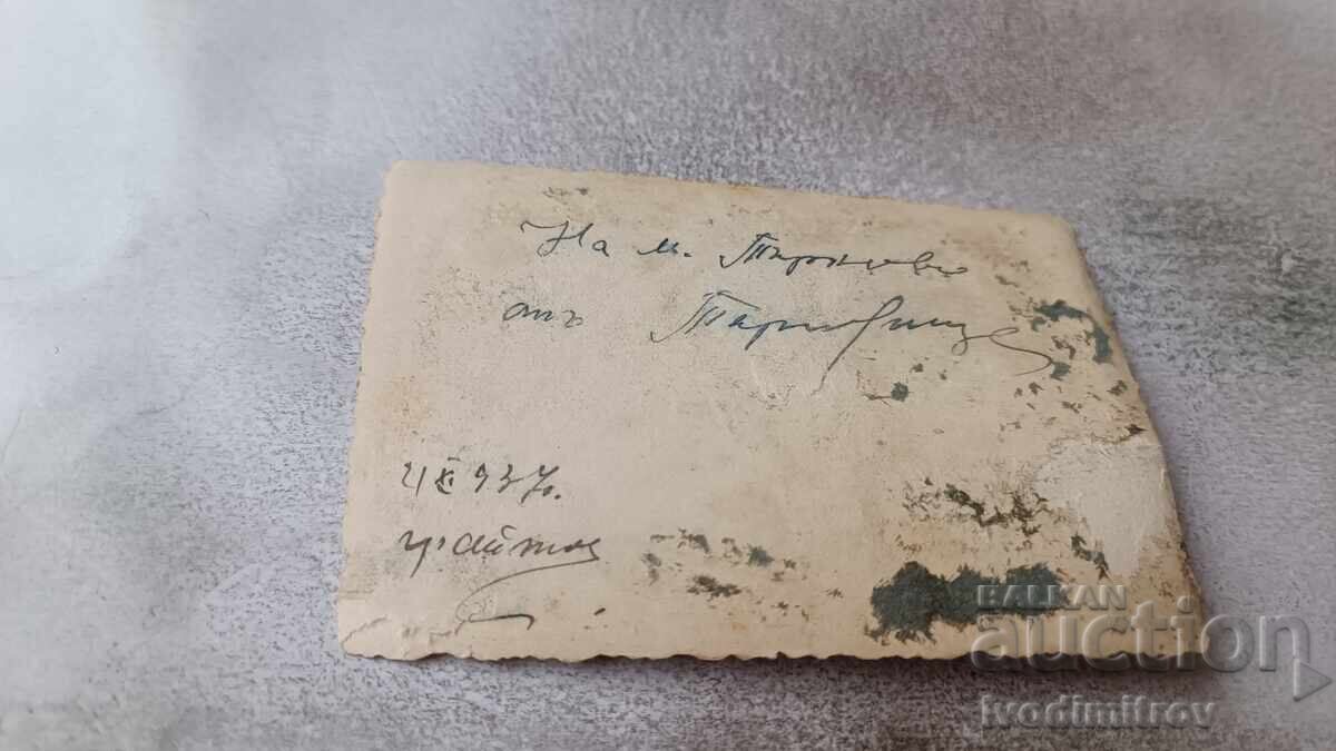 Снимка Айтосъ Две ученички седнали на пейка в парка 1937 с цена 2.35 лв. | € 1.20