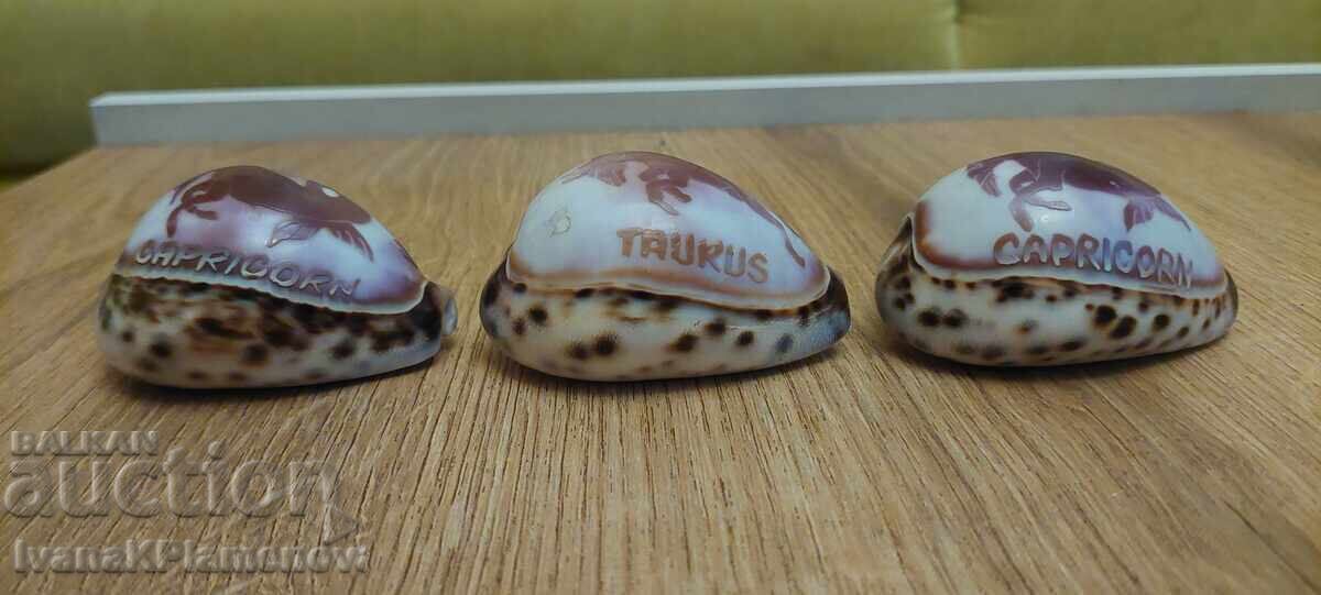 Chiuvete gravate, trei bucăți, pentru cunoscători cu preț € 15.00 | 29.34 BGN