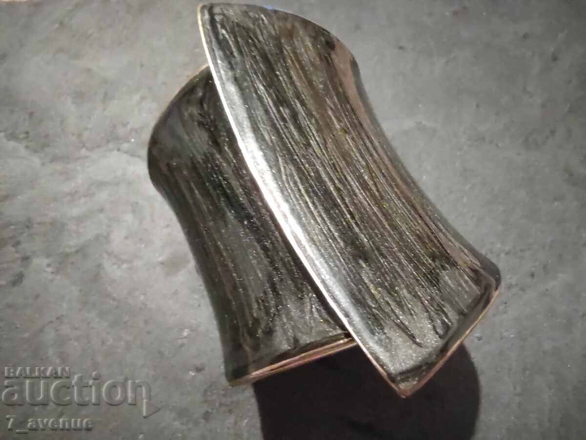 Аукцион Една различна гривна 70те 5.12.25