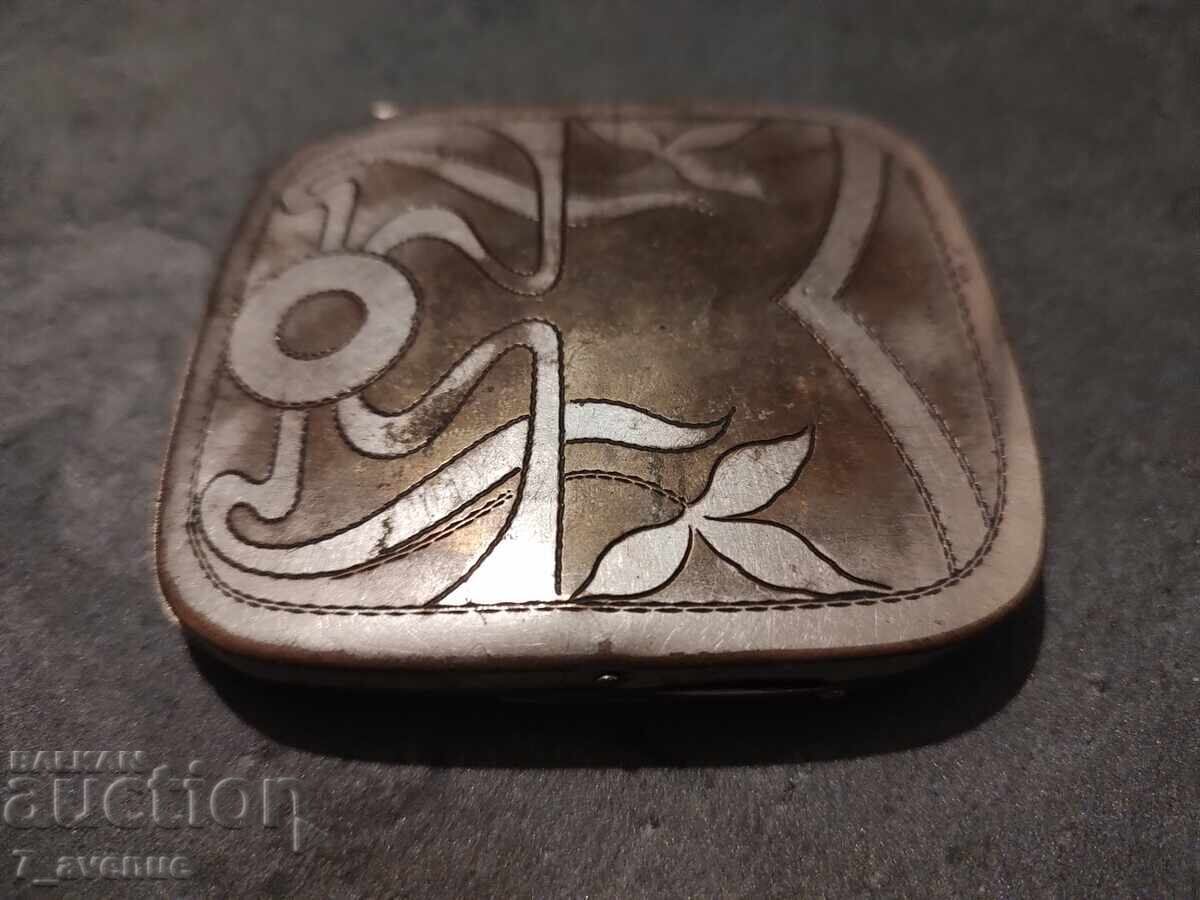 Old interesting collector's snuffbox 5.12.25 Old interesting collector's snuffbox 5.12.25