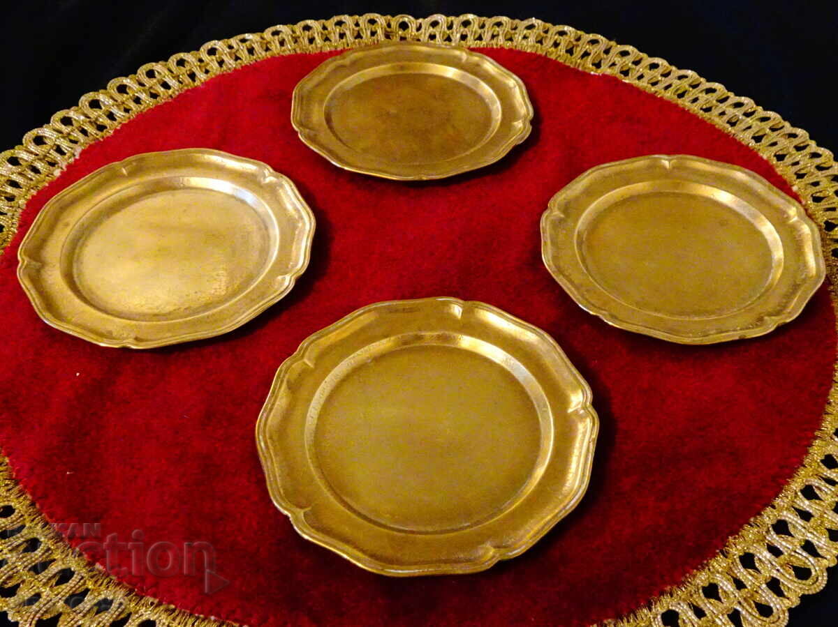 Σετ από 4 βαριές μπρούτζινες πιατέλες