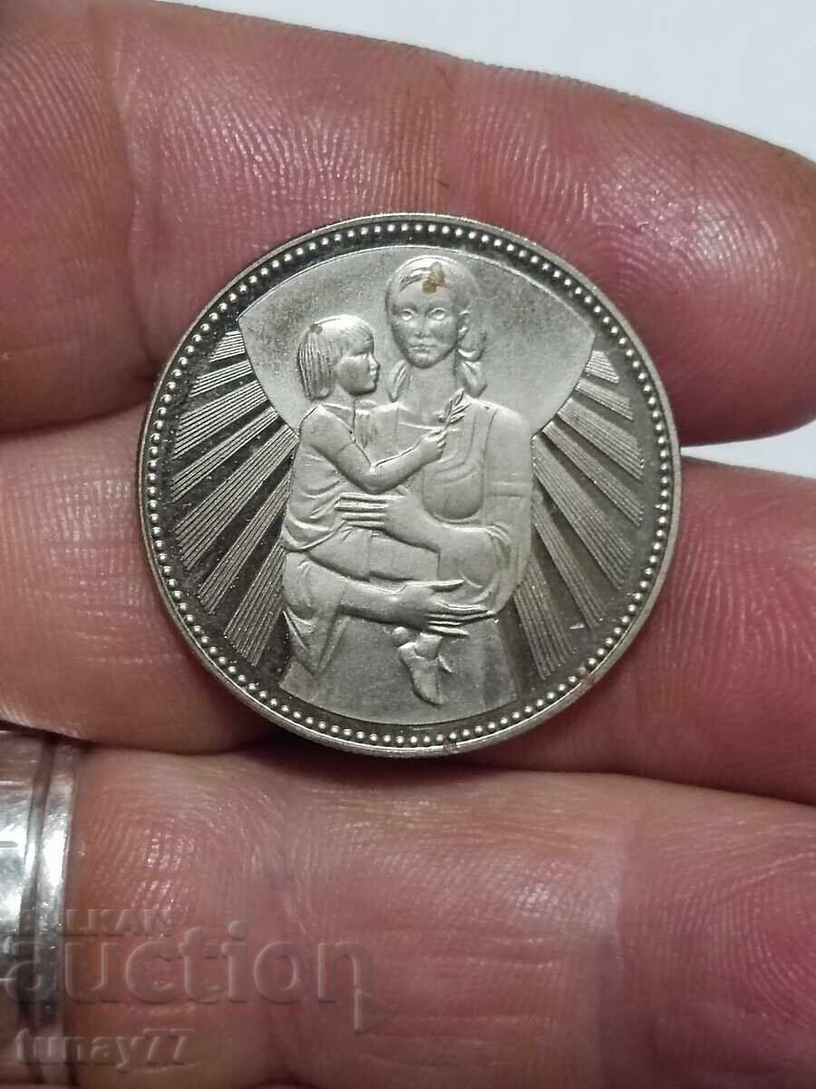 Auction 2 BGN T-shirt with Child Auction 2 BGN T-shirt with Child