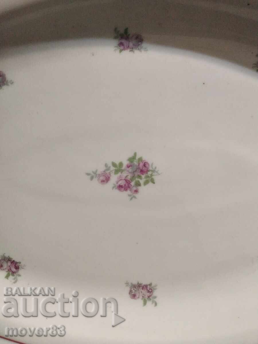 Platou/tavă. Porțelan cu preț 2.49 BGN | € 1.27 Platou/tavă. Porțelan cu preț 2.49 BGN | € 1.27