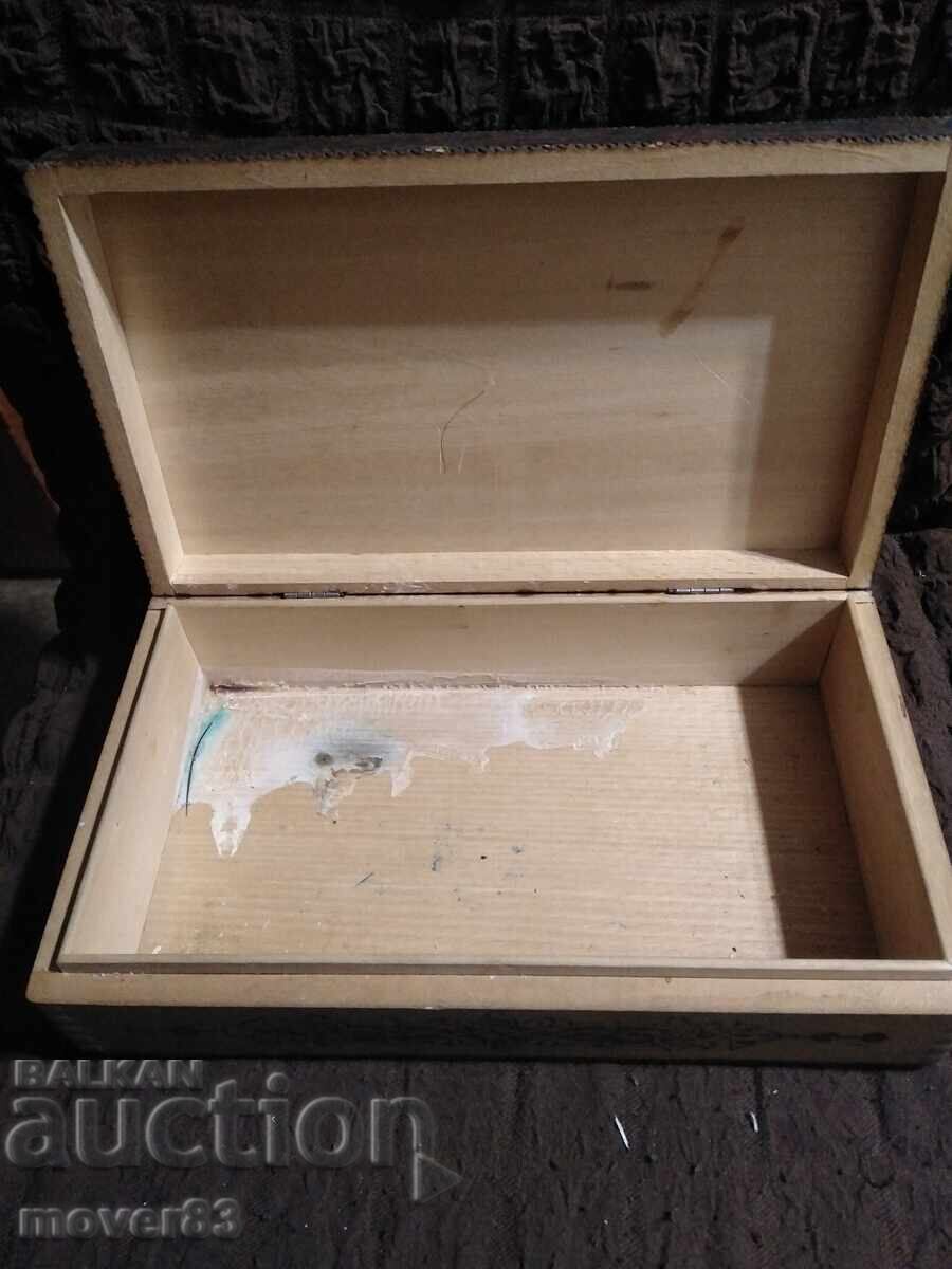 Cutie de lemn. Pirogravată - 5