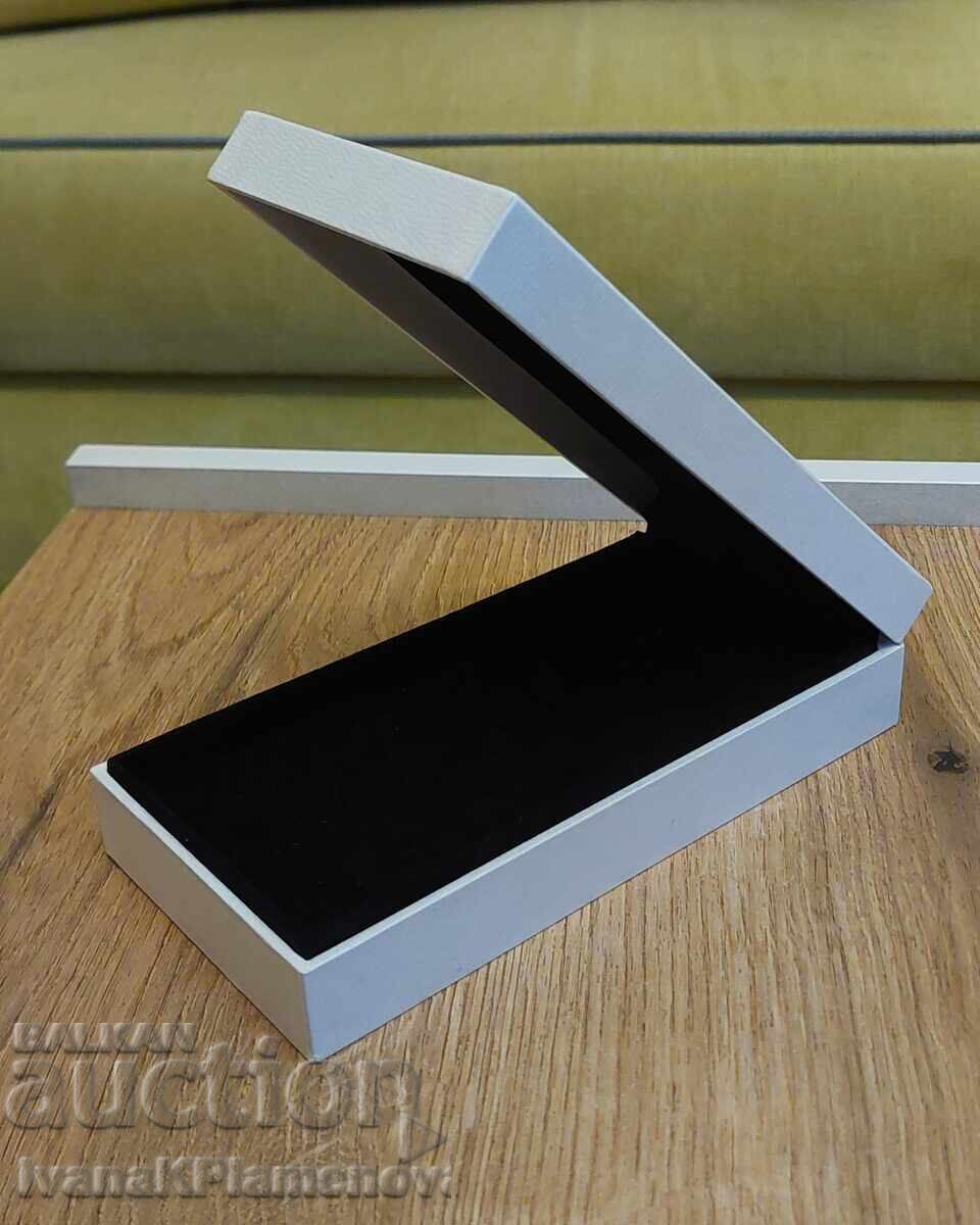 Livrarea Cutie de lux pentru cunoscători