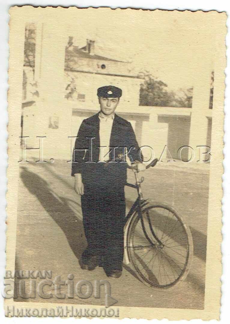 MICĂ POZĂ VECHE VARNA GIMNAZIU CU BICICLETĂ E706 MICĂ POZĂ VECHE VARNA GIMNAZIU CU BICICLETĂ E706