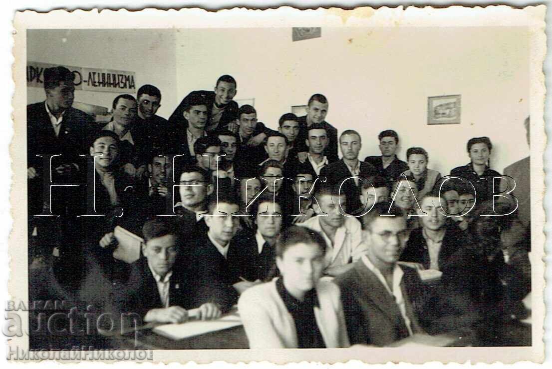 ΜΙΚΡΗ ΠΑΛΙΑ ΦΩΤΟΓΡΑΦΙΑ ΒΑΡΝΑ ΜΑΘΗΤΕΣ ΓΥΜΝΑΣΙΟΥ ΣΤΗΝ ΤΑΞΗ Ε712