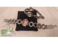 Δύο καινούργια γυναικεία ρολόγια