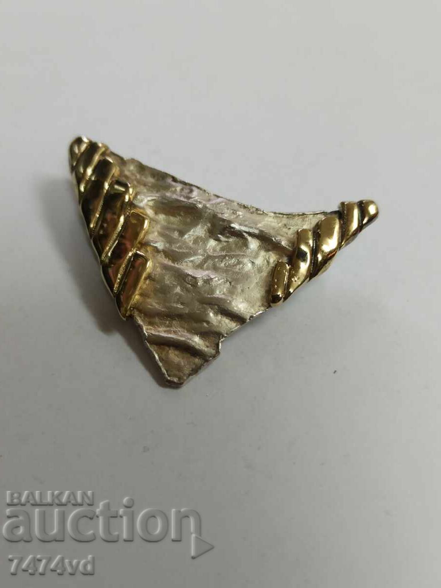 SILVER BROOCH WITH GOLD PLATING, NON-STANDARD SHAPE with price 150.00 BGN | € 76.69 SILVER BROOCH WITH GOLD PLATING, NON-STANDARD SHAPE with price 150.00 BGN | € 76.69