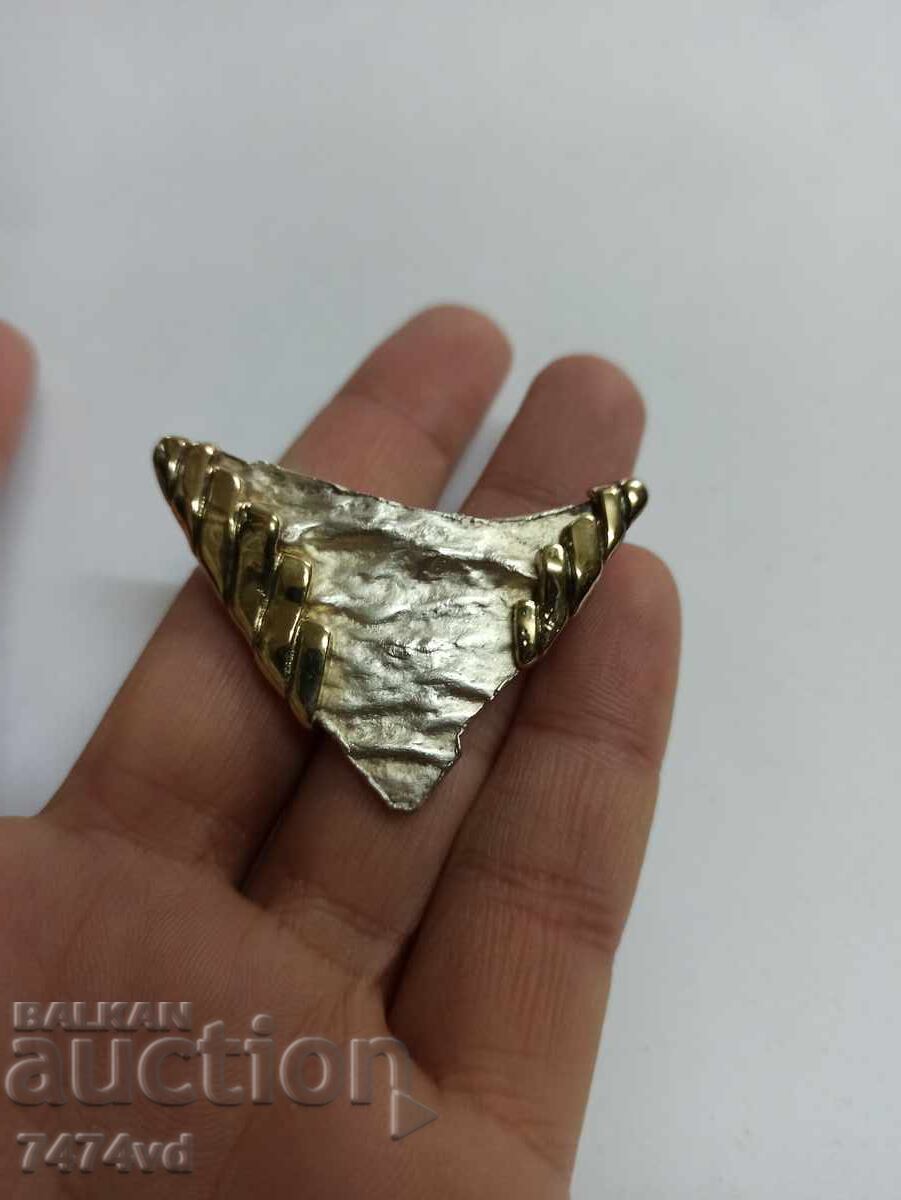 Delivery of SILVER BROOCH WITH GOLD PLATING, NON-STANDARD SHAPE Delivery of SILVER BROOCH WITH GOLD PLATING, NON-STANDARD SHAPE