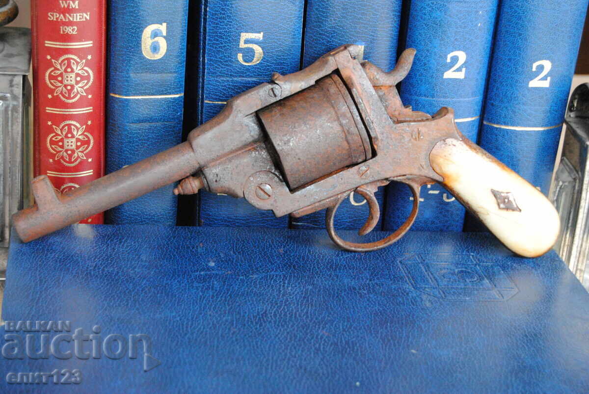 Стар револвер с цена 630.00 лв. | € 322.11 Стар револвер с цена 630.00 лв. | € 322.11