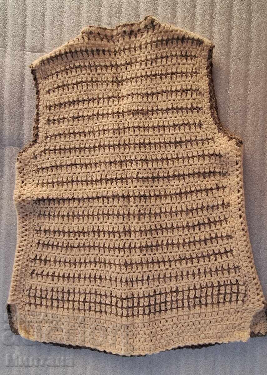 Елек 100% вълна без ръкав и без копчета НОВ с цена 15.00 лв. | € 7.67 Елек 100% вълна без ръкав и без копчета НОВ с цена 15.00 лв. | € 7.67