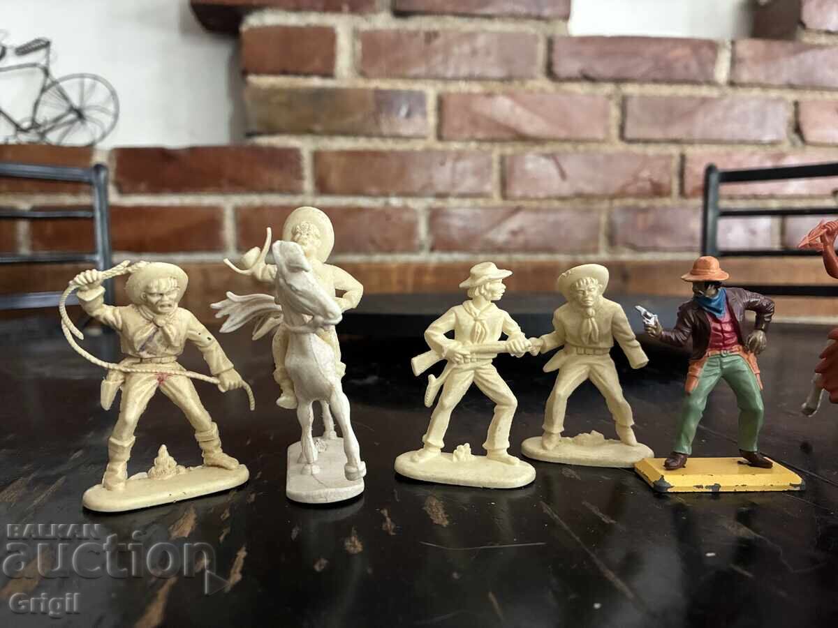 Old Figures Soldiers Indians Cowboys Hong Kong with price 25.00 BGN | € 12.78 Old Figures Soldiers Indians Cowboys Hong Kong with price 25.00 BGN | € 12.78